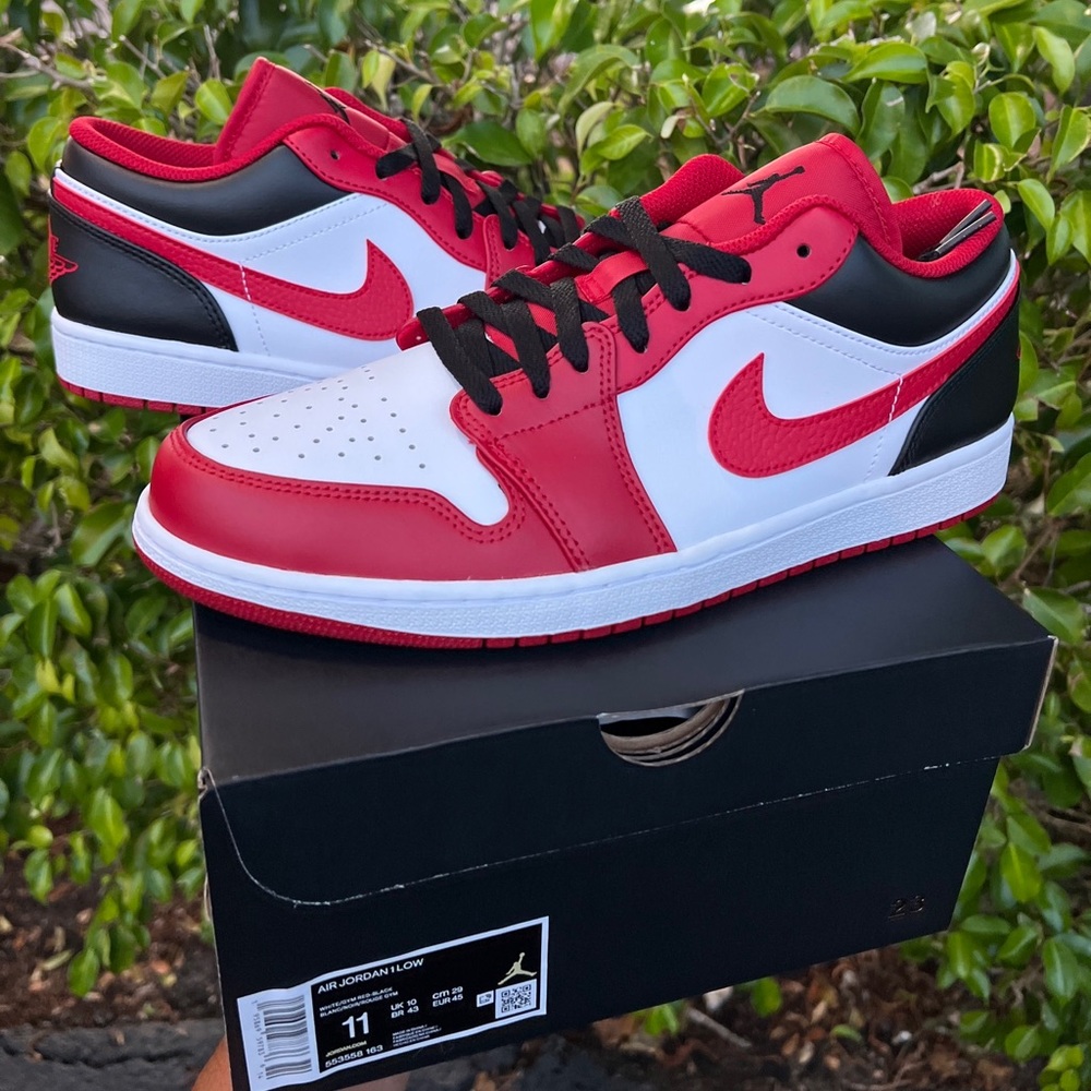 Nike Air Jordan 1 Low ALT Bulls MEN’S SIZE [US 11 M] New with Box